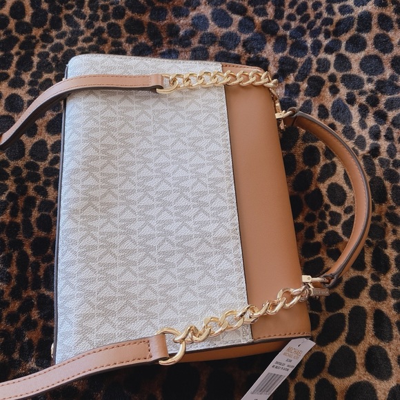 Handbags - Picture 3 of 5